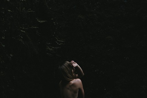 元カレ 新しい彼女 むかつく